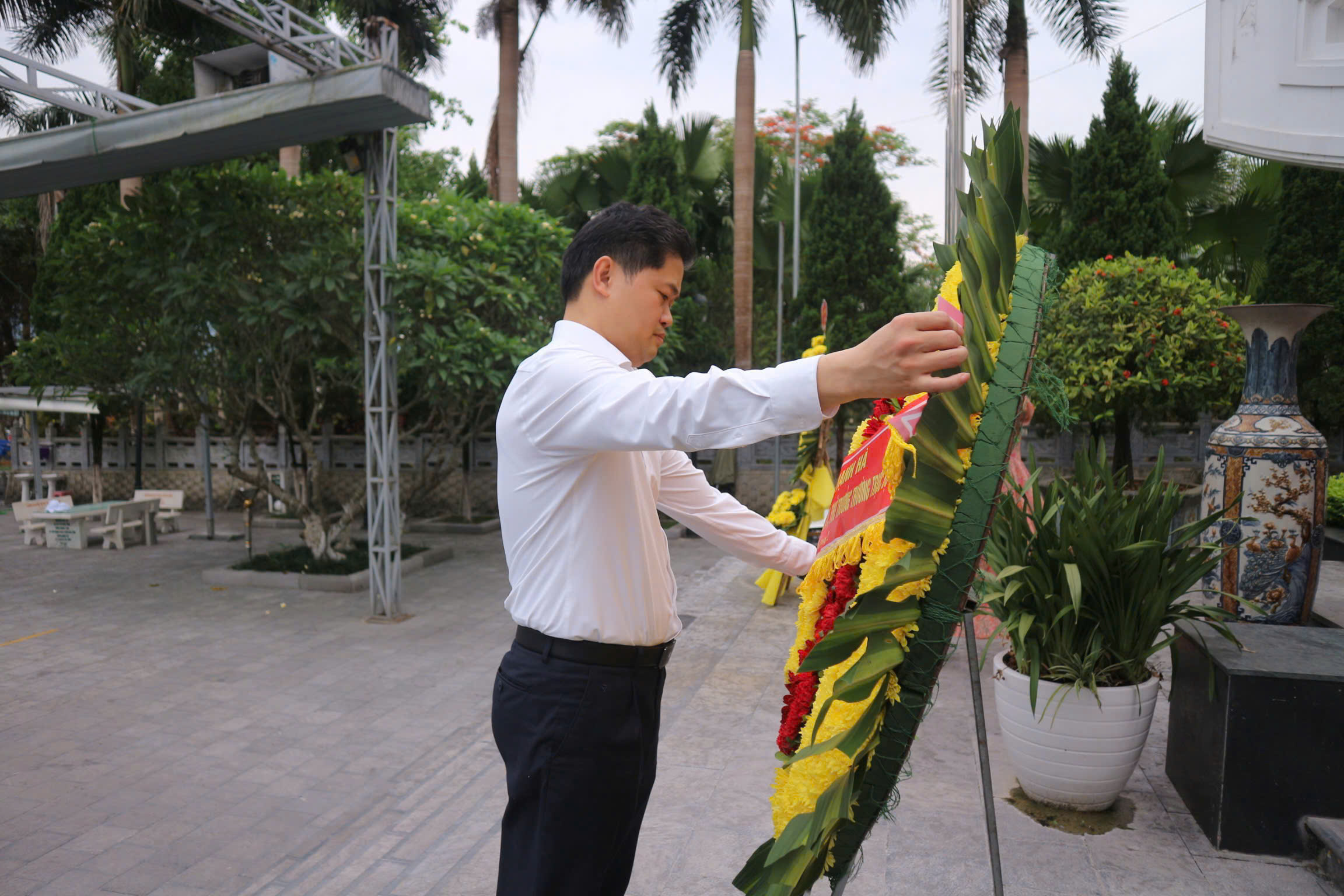 nghia-trang-3-17783104824471683644646 Thứ trưởng Thường trực Vũ Mạnh Hà: Mỗi hoạt động thiện nguyện đúng nhu cầu sẽ góp phần bồi đắp niềm tin với ngành y tế- Ảnh 4.