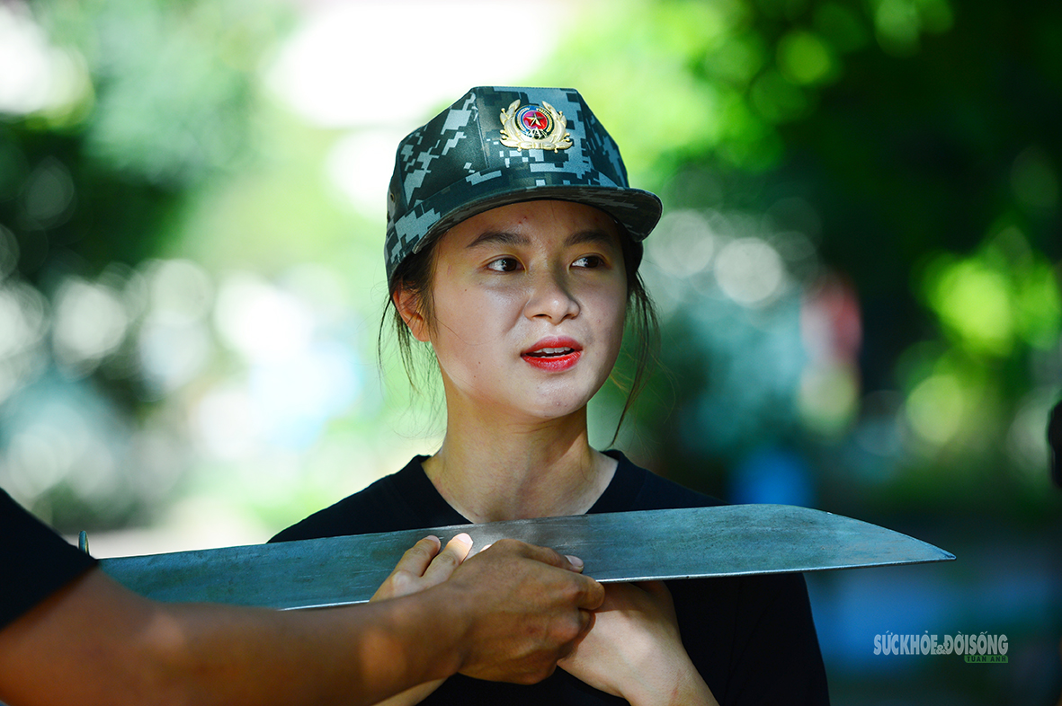 "Nín thở" xem nữ đặc nhiệm dùng yết hầu kéo xe đặc chủng- Ảnh 3.