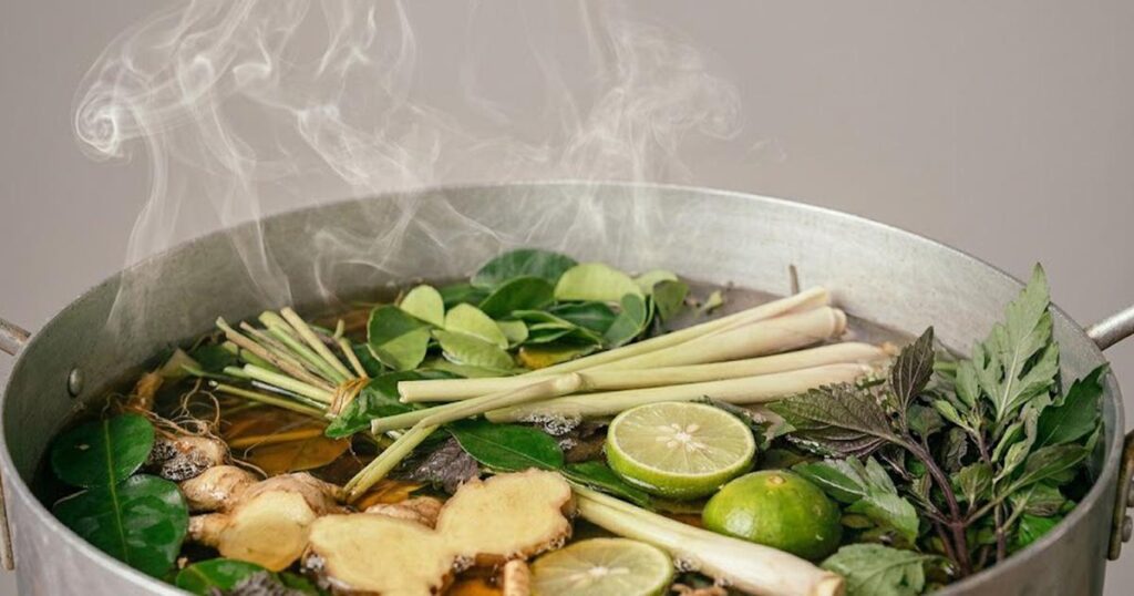 Xông lá giải cảm mùa hè: Khi nào nên và không nên áp dụng?