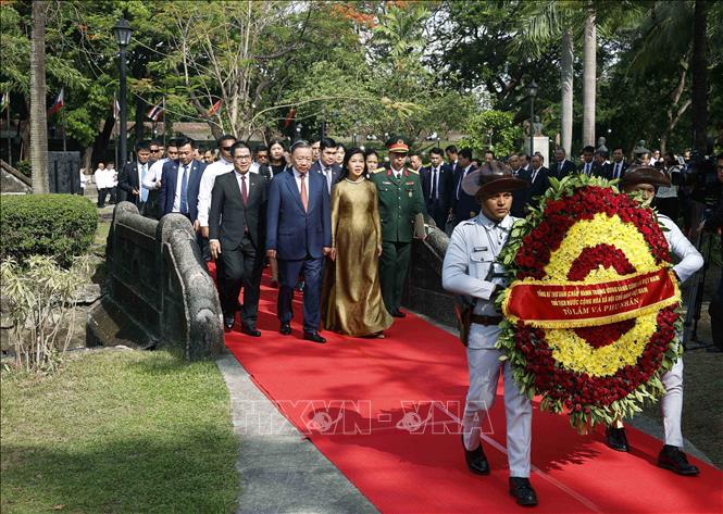 Tổng Bí thư, Chủ tịch nước Tô Lâm dâng hoa tại Tượng đài Chủ tịch Hồ Chí Minh ở Philippines- Ảnh 1.