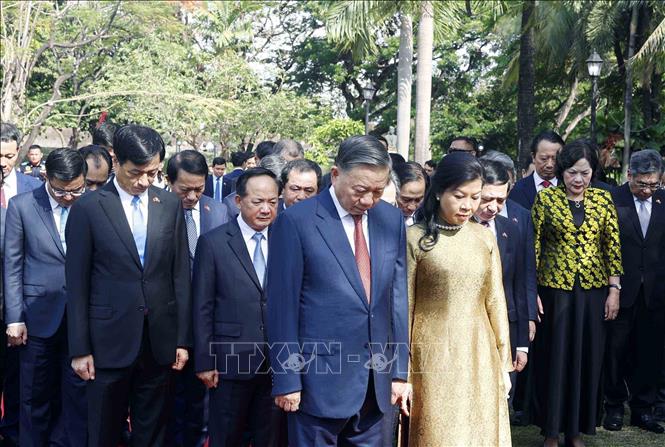 Tổng Bí thư, Chủ tịch nước Tô Lâm dâng hoa tại Tượng đài Chủ tịch Hồ Chí Minh ở Philippines- Ảnh 3.