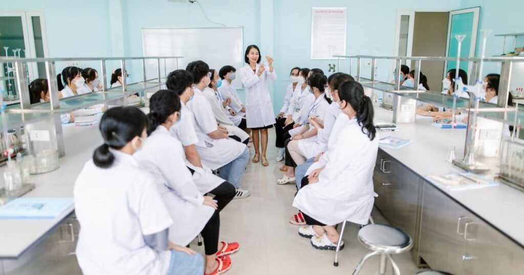 Nghị định 182 và câu chuyện giữ chân người làm giáo dục