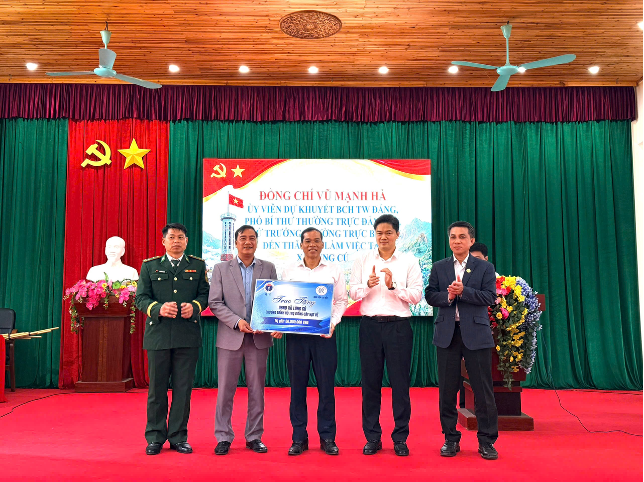 Từ Lũng Cú, Phố Bảng lan tỏa tinh thần phòng bệnh từ sớm, từ xa nơi vùng biên Tổ Quốc - Ảnh 4.