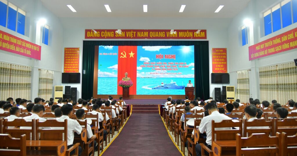 Bộ Tư lệnh Vùng 4 kiểm tra đơn vị vững mạnh toàn diện tại Lữ đoàn 955