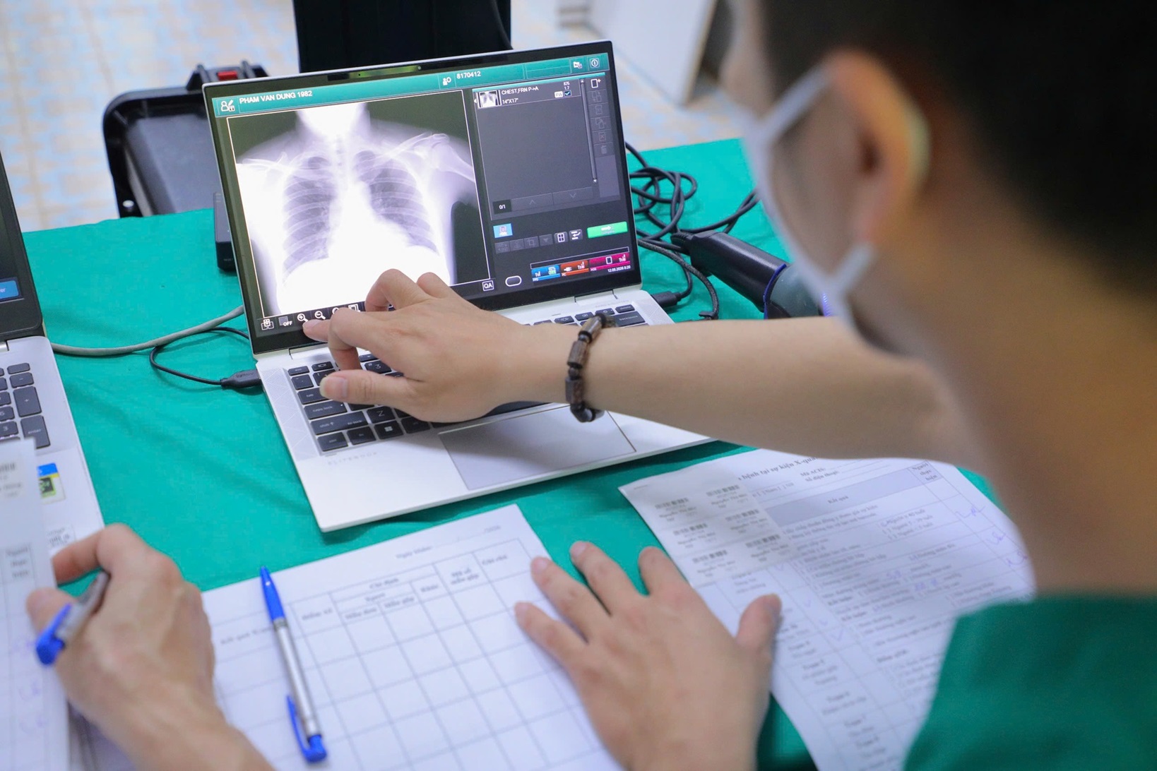 Gần 2.000 người dân vùng cao được khám sức khỏe, sàng lọc lao miễn phí- Ảnh 6.