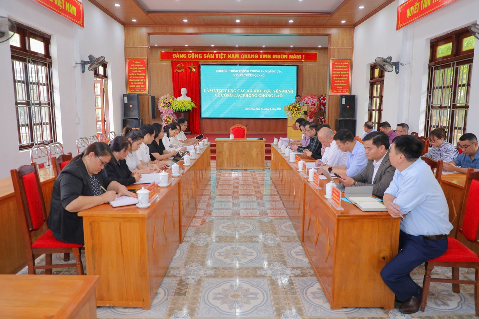 Gần 2.000 người dân vùng cao được khám sức khỏe, sàng lọc lao miễn phí- Ảnh 1.