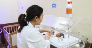 Hành trình 42 ngày giành lại sự sống cho em bé sinh non 28 tuần của bệnh viện Kiến An, Hải Phòng