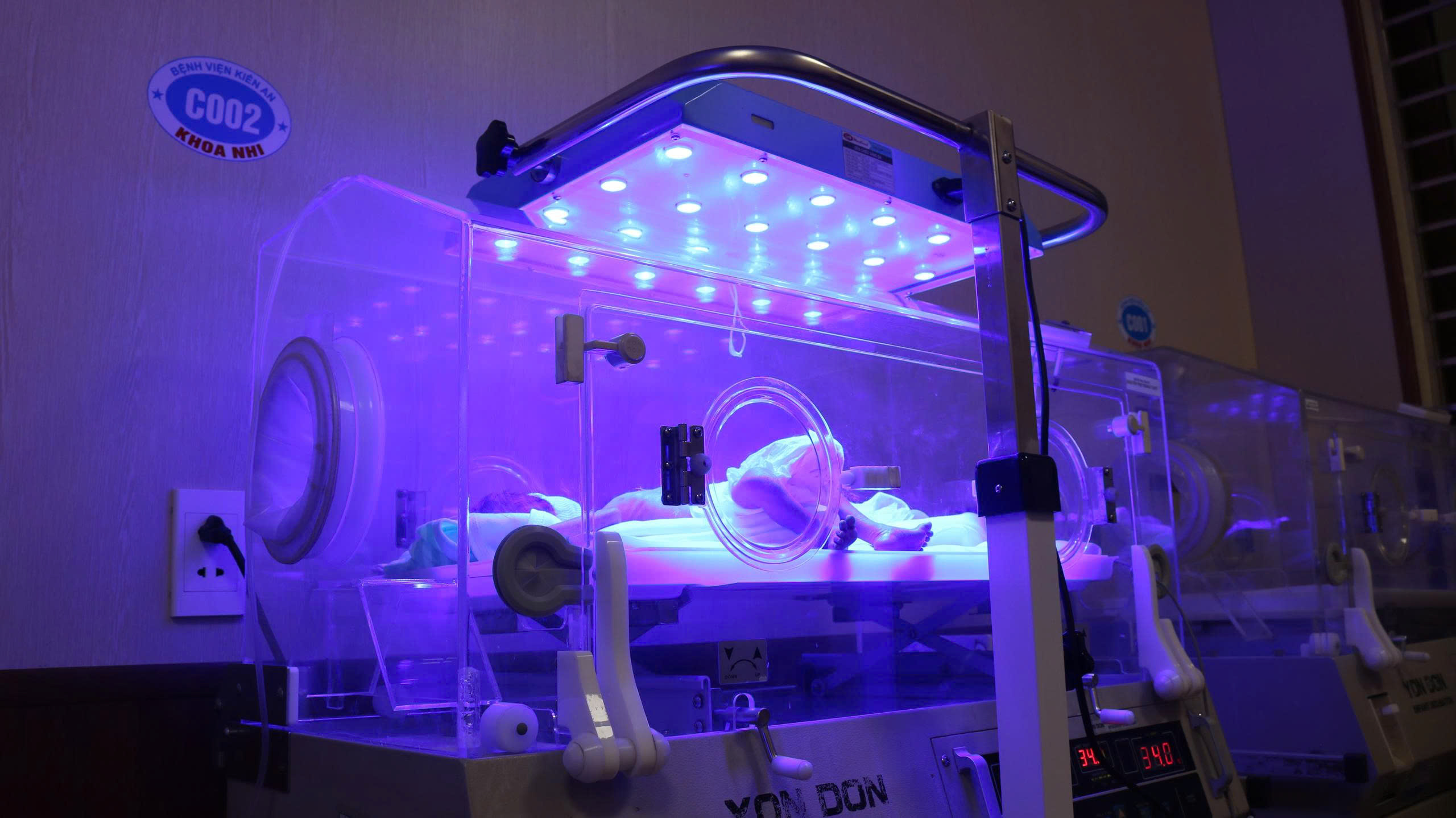 Hành trình 42 ngày giành lại sự sống cho em bé sinh non 28 tuần của bệnh viện Kiến An, Hải Phòng- Ảnh 1.