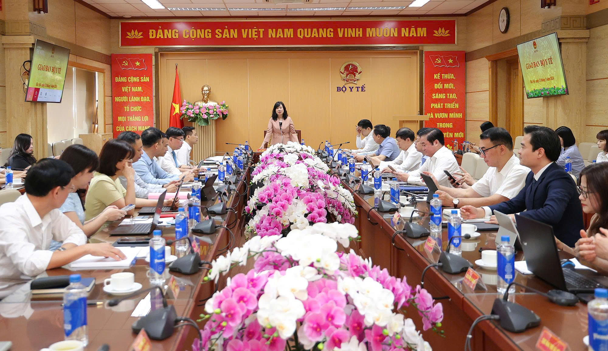 thinhattttp-1778639759150560158903 Bộ trưởng Bộ Y tế Đào Hồng Lan trao quyết định bổ nhiệm Cục trưởng Cục An toàn thực phẩm- Ảnh 3.