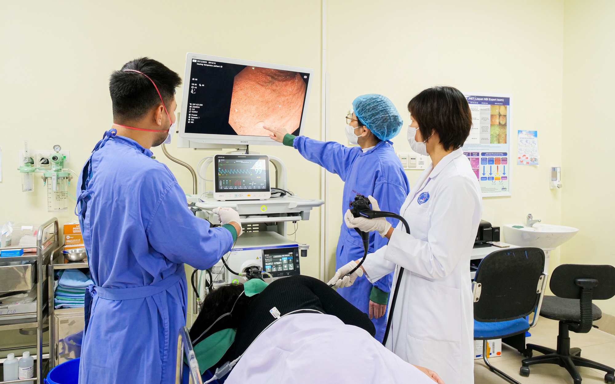 Ung thư lưỡi dễ nhầm nhiệt miệng: Bác sĩ cảnh báo dấu hiệu không nên chủ quan- Ảnh 4.