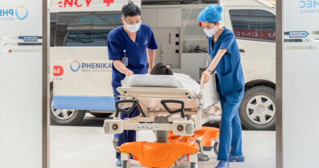 Hồi sức cấp cứu và chăm sóc giảm nhẹ nâng đỡ người bệnh ung thư giai đoạn cuối tại PhenikaaMec