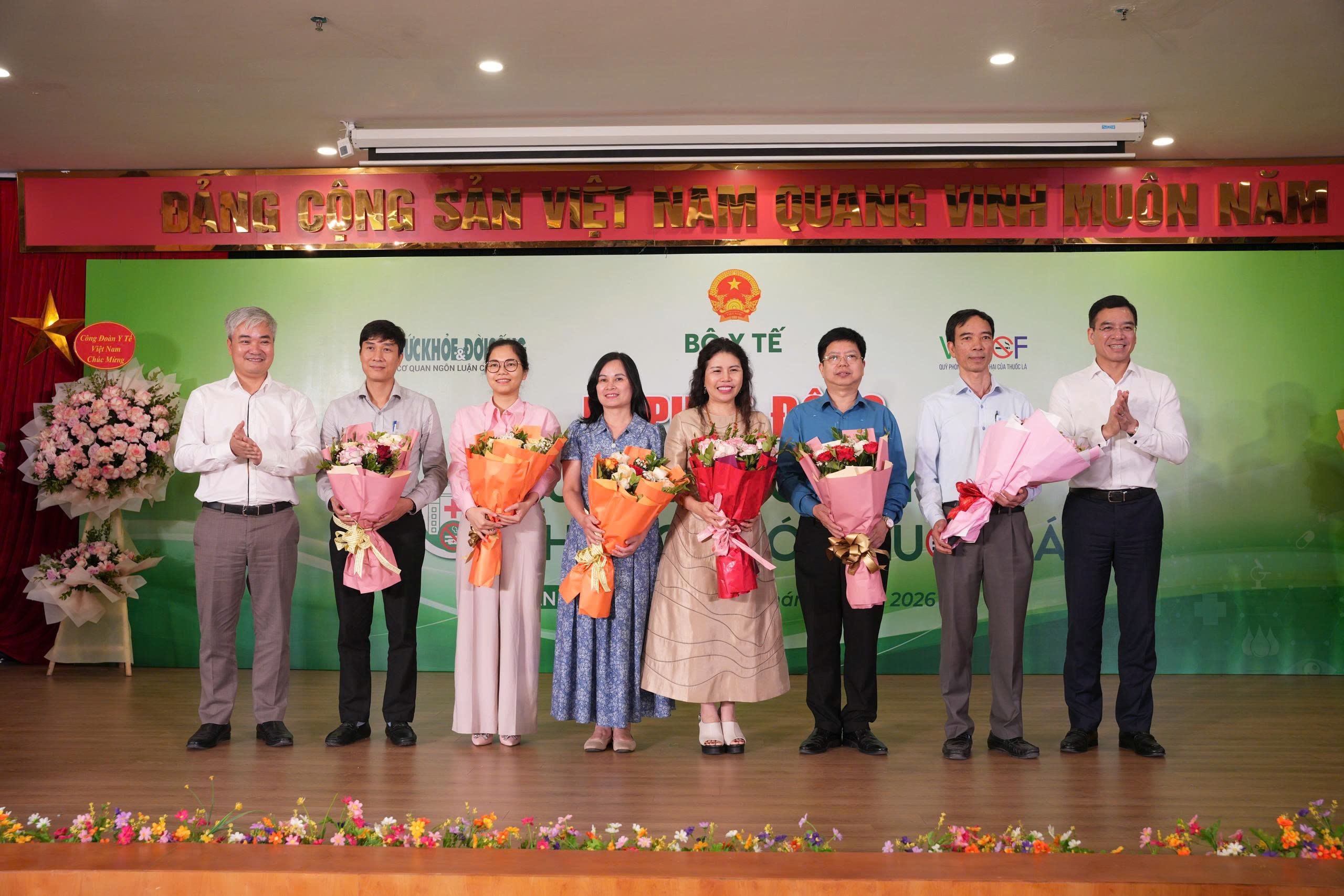 thuoc-la-addd-1779172797778521640921-1 Cuộc thi “Cơ sở y tế không khói thuốc lá” lần II hướng tới môi trường bệnh viện văn minh, chất lượng và an toàn- Ảnh 11.
