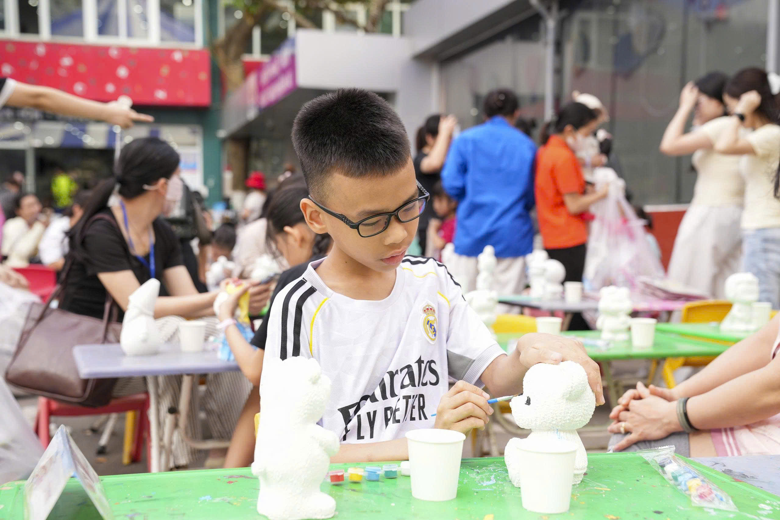 Mang Tết Thiếu nhi đủ đầy đến với những em nhỏ đang điều trị trong bệnh viện- Ảnh 7.