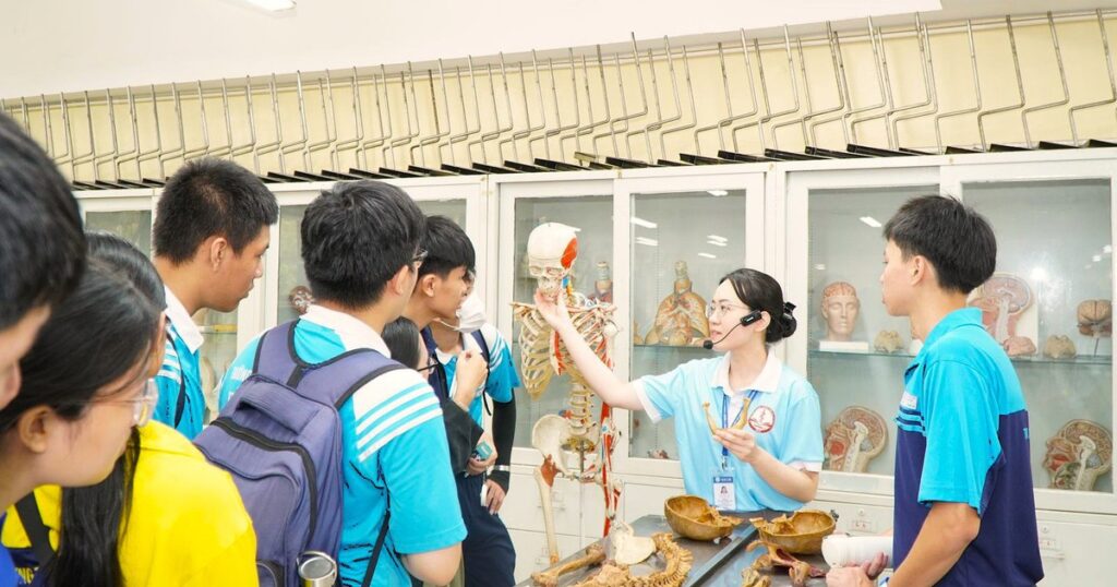 Đào tạo Y khoa: Hệ lụy từ những ‘điểm gãy’ kiến thức nền tảng