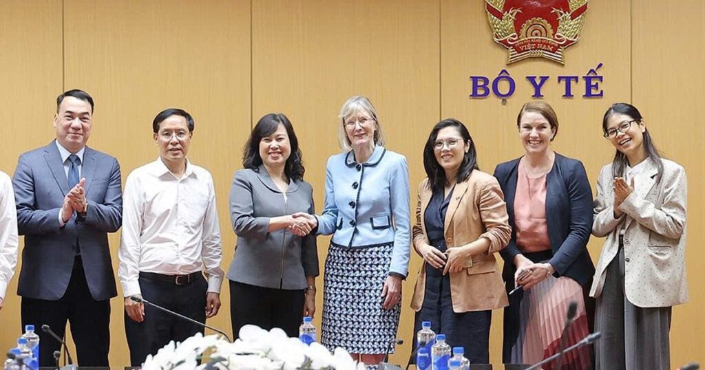 Bộ trưởng Đào Hồng Lan tiếp, làm việc với Đại sứ Úc Gillian Bird về thúc đẩy hợp tác y tế