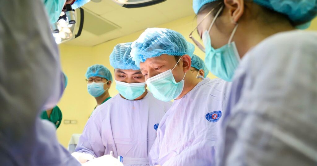 Ung thư lưỡi dễ nhầm nhiệt miệng: Bác sĩ cảnh báo dấu hiệu không nên chủ quan