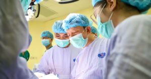 Ung thư lưỡi dễ nhầm nhiệt miệng: Bác sĩ cảnh báo dấu hiệu không nên chủ quan