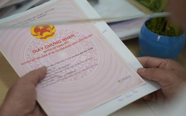 Nhiều người mua nhà vẫn 'mù mờ' về chi phí làm sổ đỏ: Những loại thuế, phí nào cần phải đóng?- Ảnh 1.