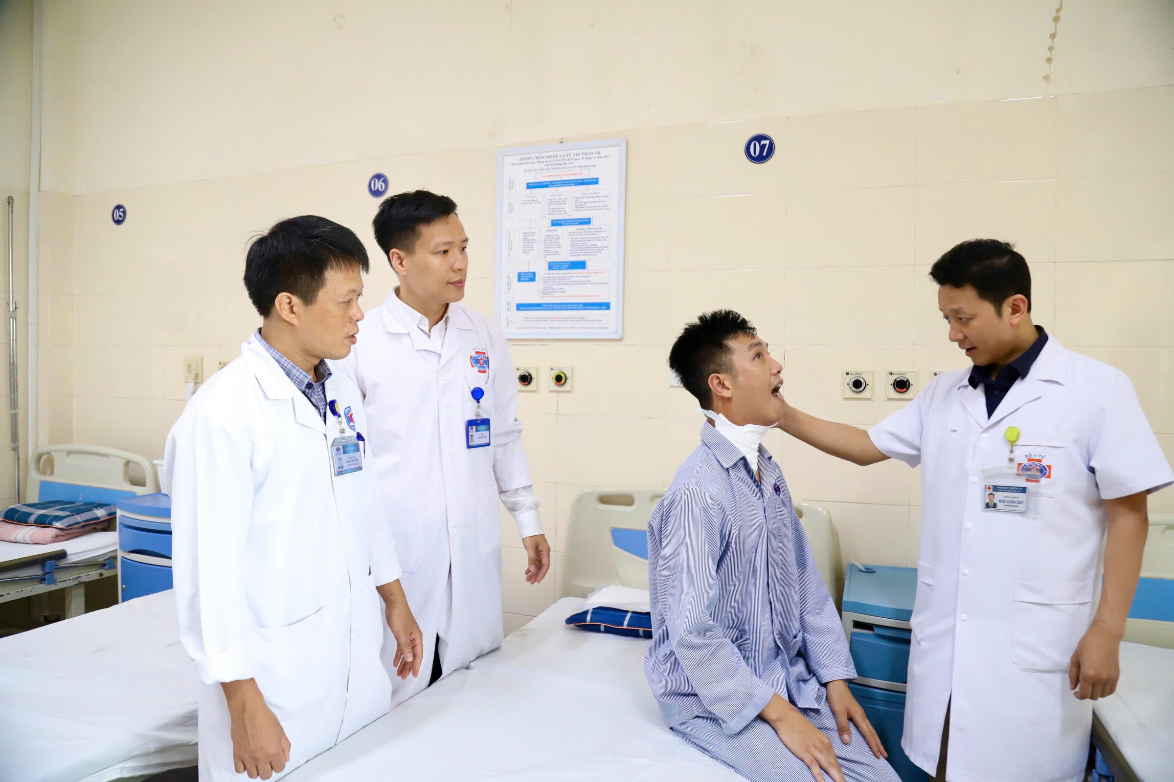 Ung thư lưỡi dễ nhầm nhiệt miệng: Bác sĩ cảnh báo dấu hiệu không nên chủ quan- Ảnh 3.