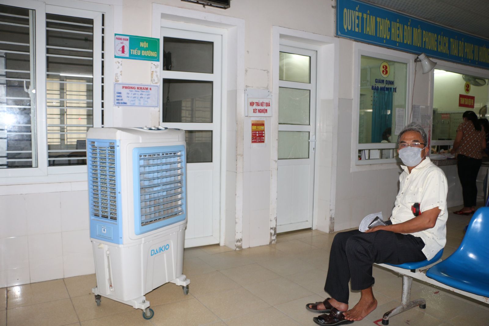 Hà Tĩnh chủ động bảo vệ người bệnh trong mùa nắng nóng- Ảnh 4.