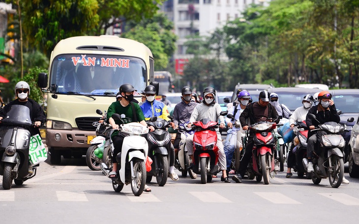 Những khung giờ nắng nóng nhất, cảnh báo người dân hạn chế ra đường