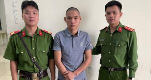 Thanh niên say rượu, cầm dao dọa chém người đi đường