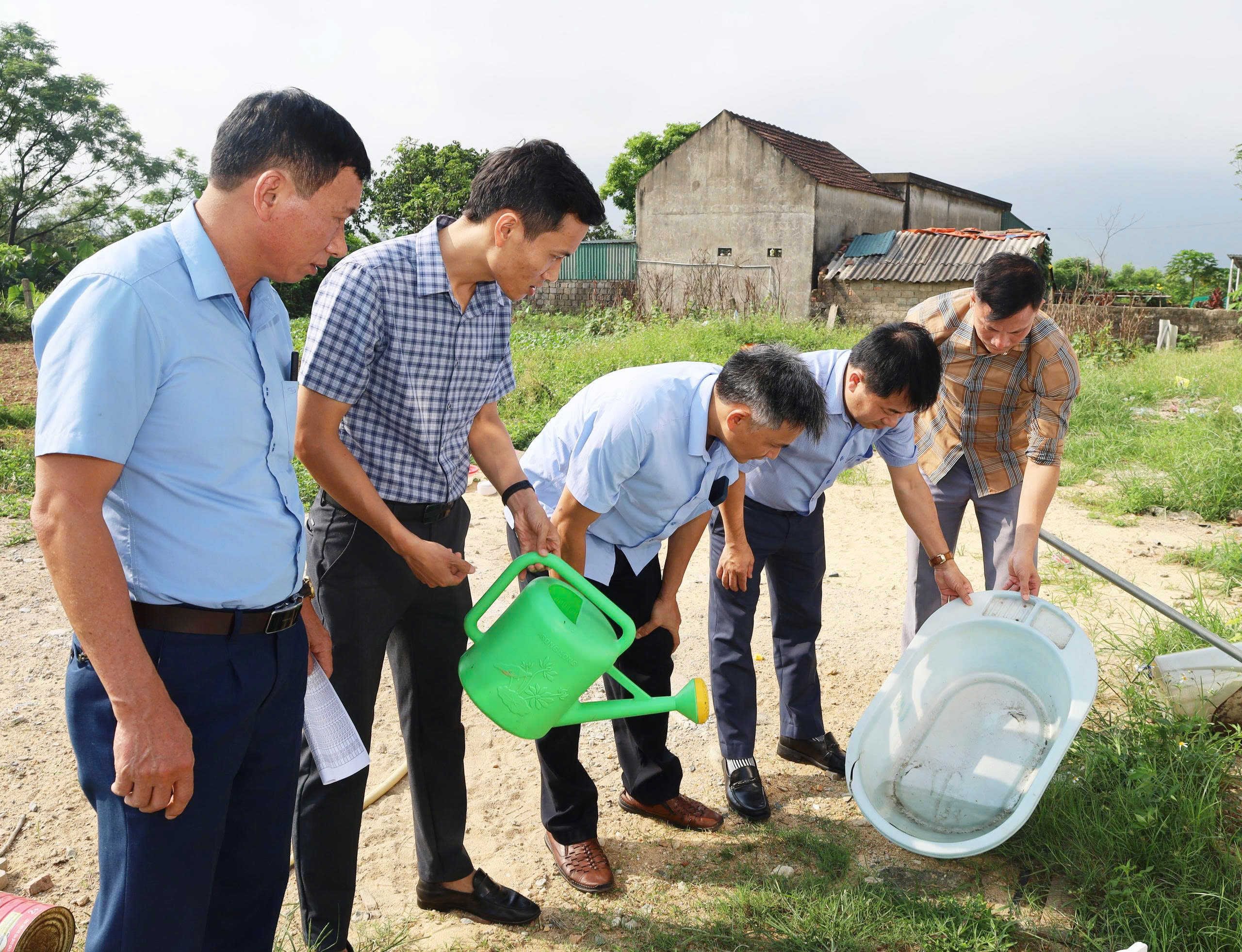 Thời tiết diễn biến phức tạp, Hà Tĩnh chủ động ngăn dịch sốt xuất huyết- Ảnh 1.