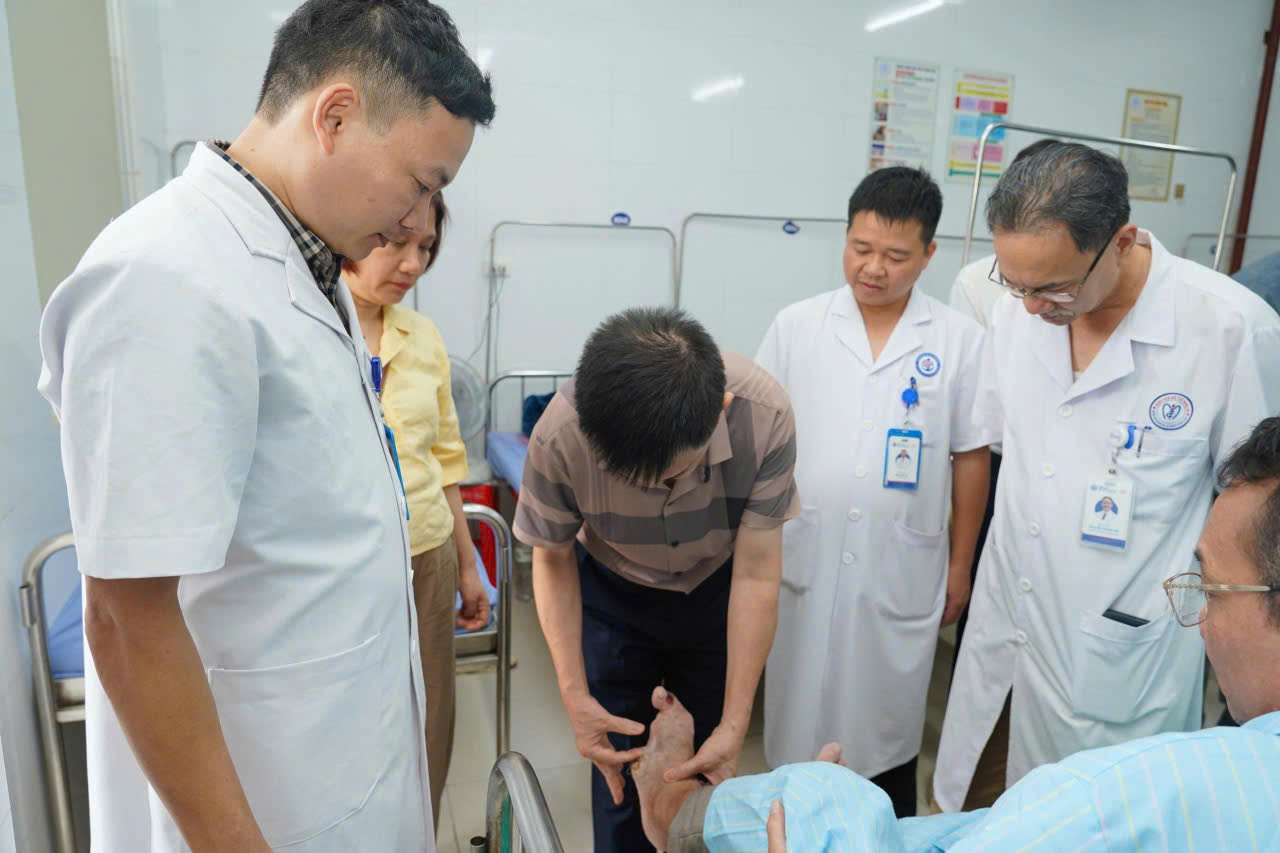 Tăng cơ hội bảo tồn chi thể cho người bệnh đái tháo đường- Ảnh 3.