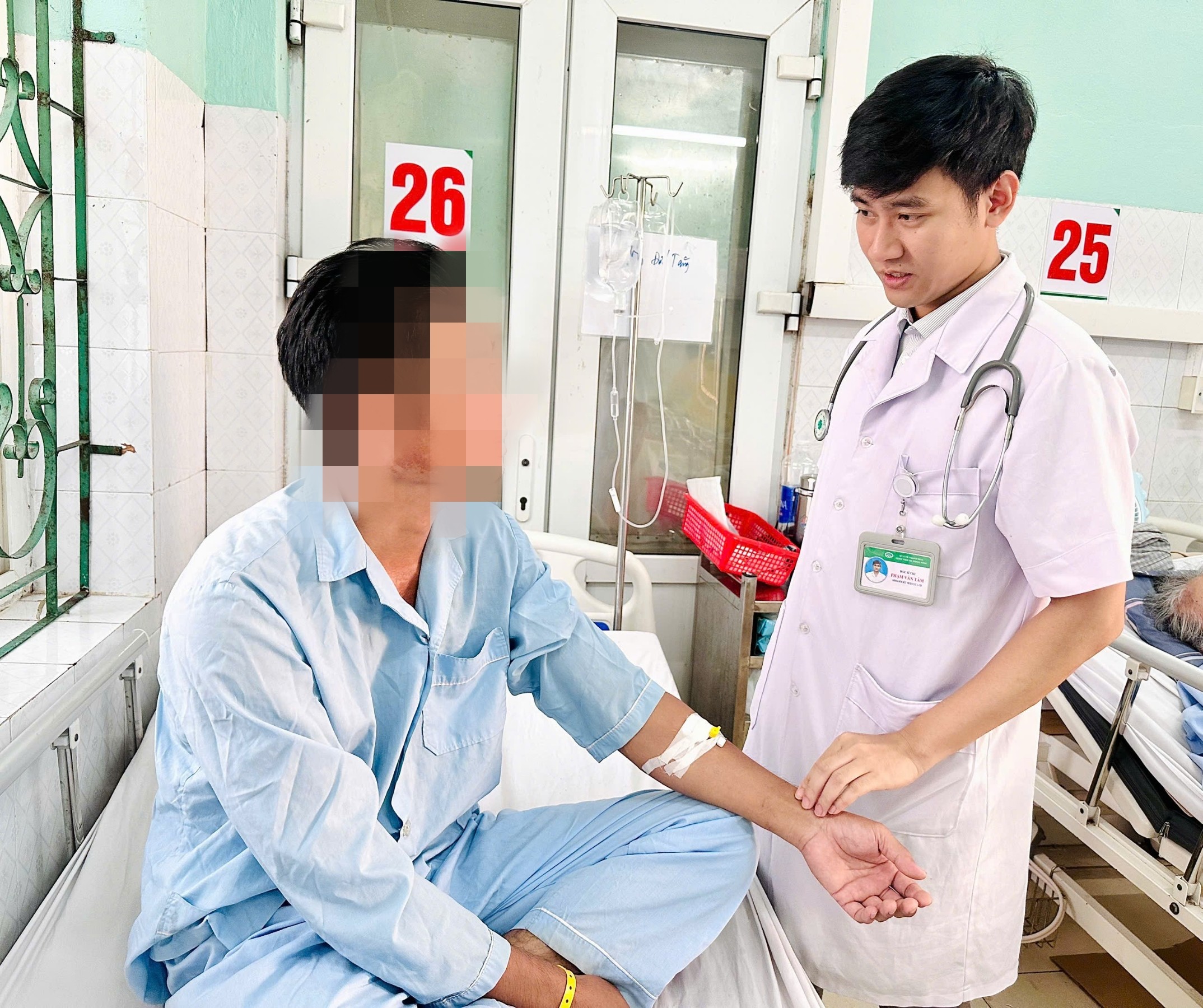 Diễn biến mới nhất về sức khỏe bệnh nhân nghi ngộ độc bọ xít ở Thanh Hóa- Ảnh 2.