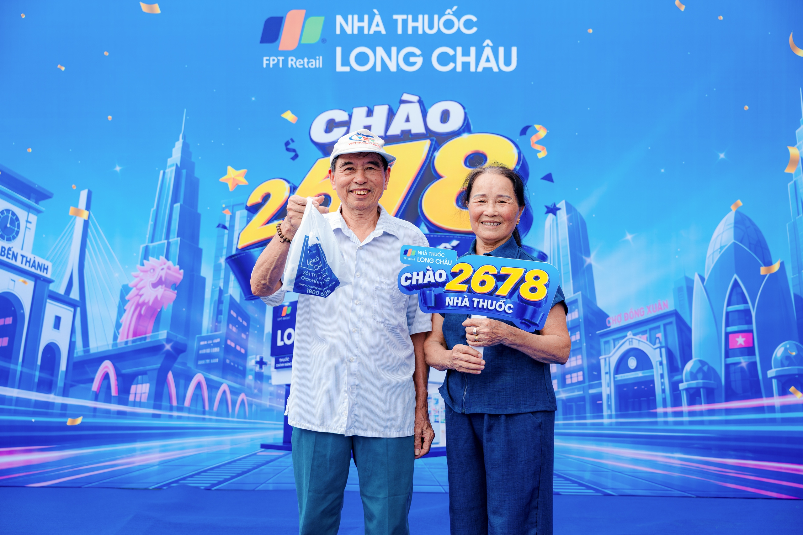 2.678 nhà thuốc trên toàn quốc - Dấu ấn gần một thập kỷ Long Châu vươn mình vì một Việt Nam khỏe mạnh- Ảnh 2.