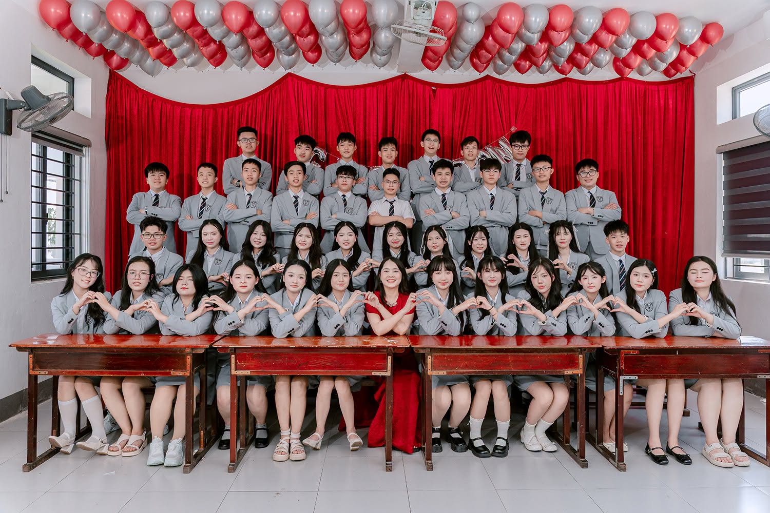 72631560117343362413470796287528347438077484n-1781747992213384643253 Một lớp học ở Hà Tĩnh có 33 học sinh đỗ trường chuyên- Ảnh 1.