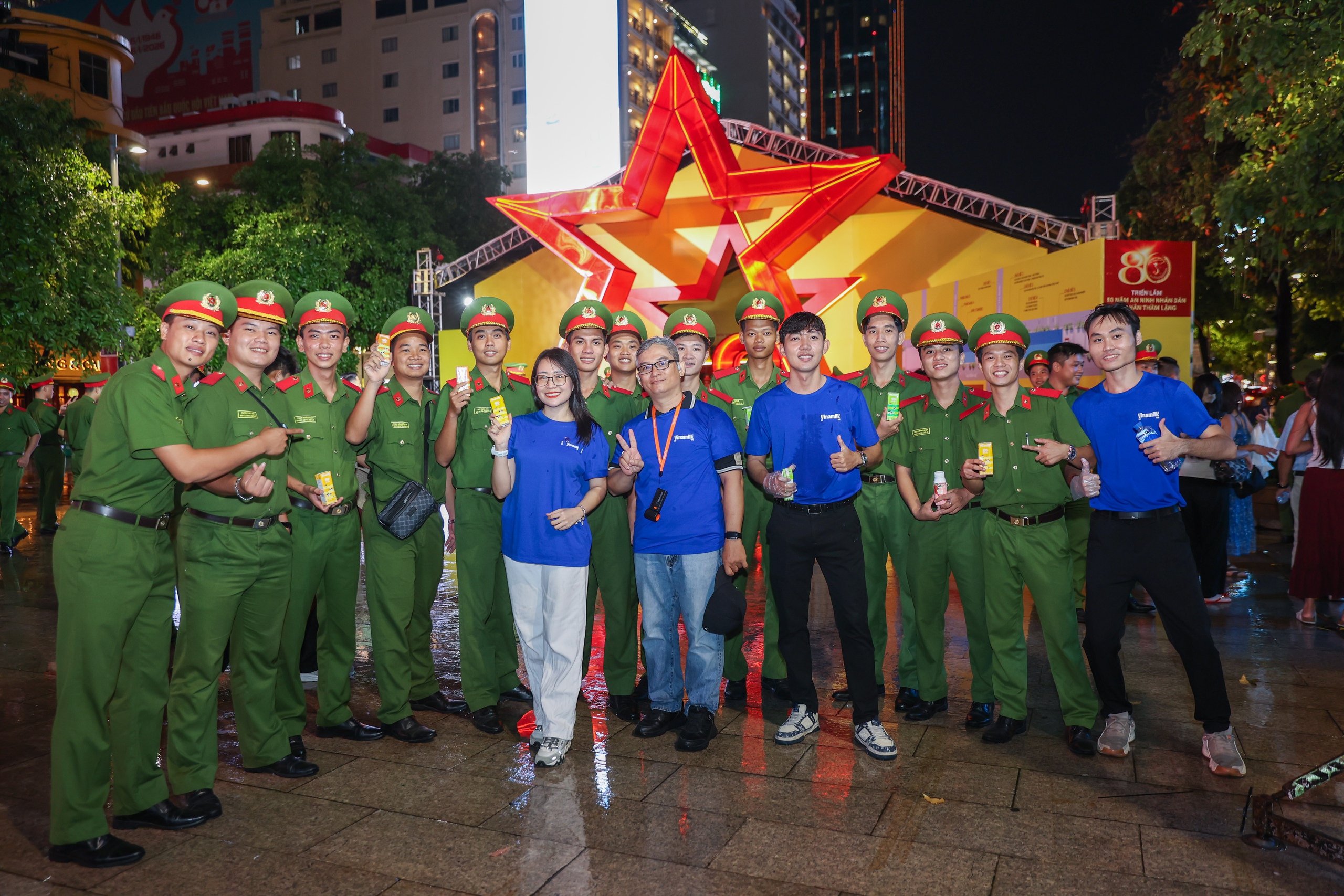 anh-1-17814932777952101725272 Vinamilk mang đến những trạm tiếp năng lượng giữa Gala 'Tổ quốc bình yên'- Ảnh 1.