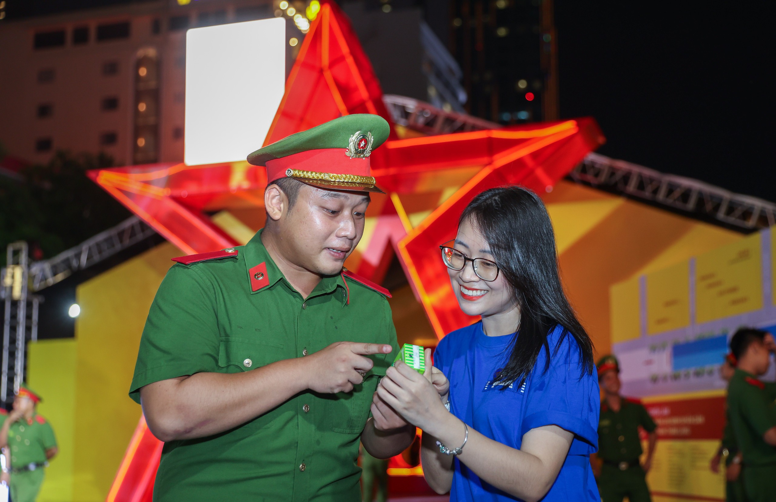 anh-6-17814932811811443767774 Vinamilk mang đến những trạm tiếp năng lượng giữa Gala 'Tổ quốc bình yên'- Ảnh 6.