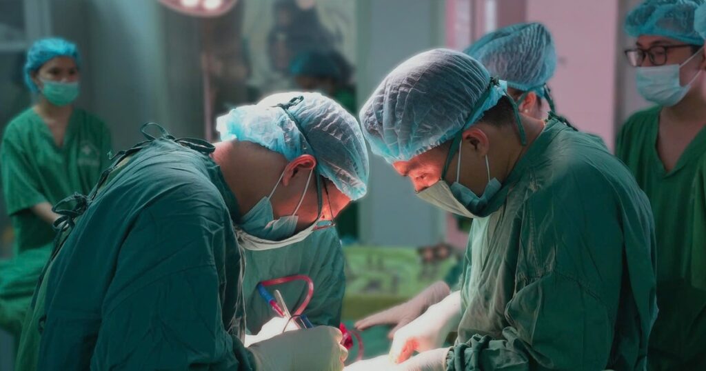 Bảo tồn tử cung cho người mẹ bị biến chứng sản khoa sau 3 lần sinh mổ