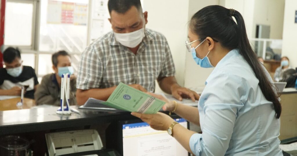 Nghỉ hưu sau 15 năm đóng BHXH không chỉ có lương hưu mà còn nhiều quyền lợi khác