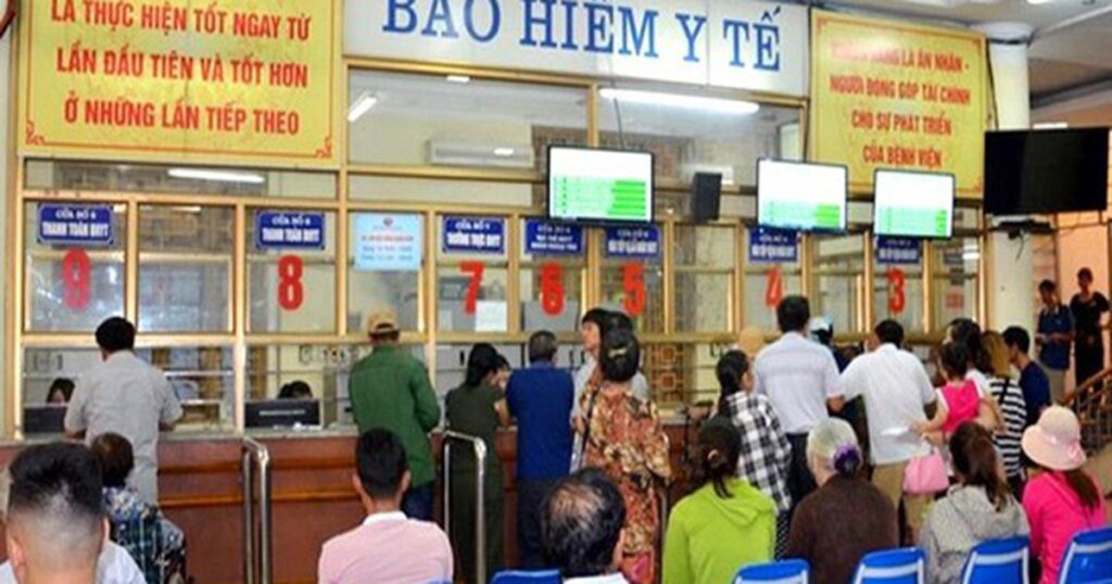 Từ 1/7, người có BHYT tự đi khám bệnh trái tuyến được hưởng thêm nhiều quyền lợi