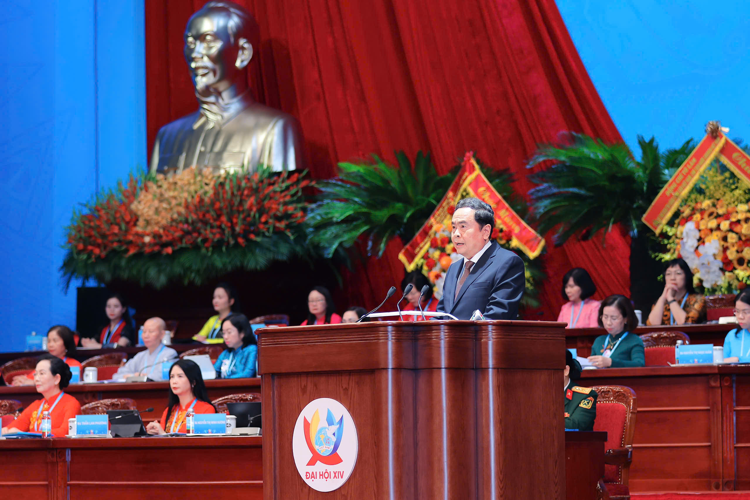 Chủ tịch Quốc hội: Phụ nữ phải trở thành chủ thể quan trọng kiến tạo tương lai đất nước- Ảnh 2.