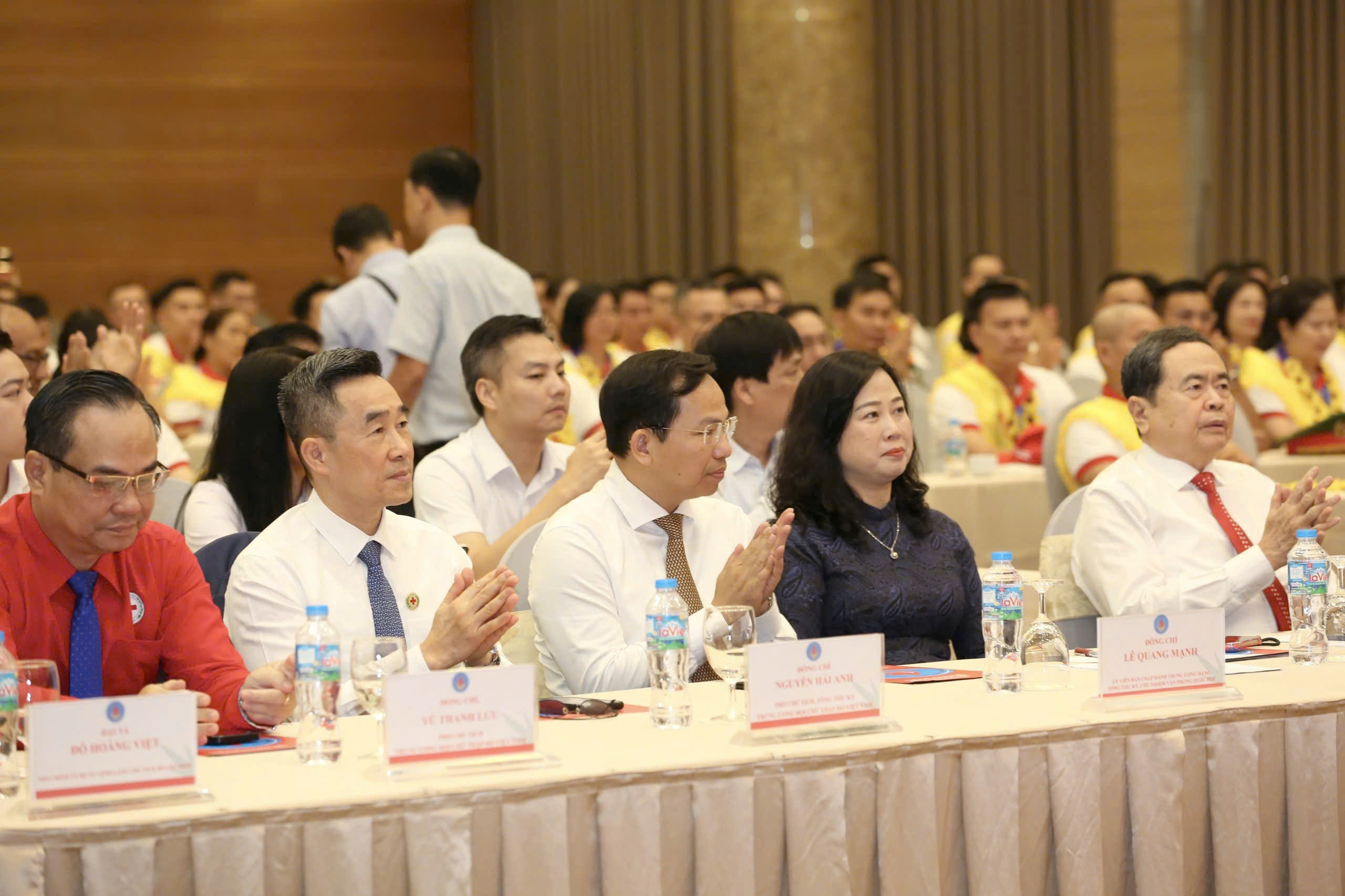 Tôn vinh 100 người hiến máu tiêu biểu toàn quốc: Lan tỏa những câu chuyện đẹp về tình người- Ảnh 1.