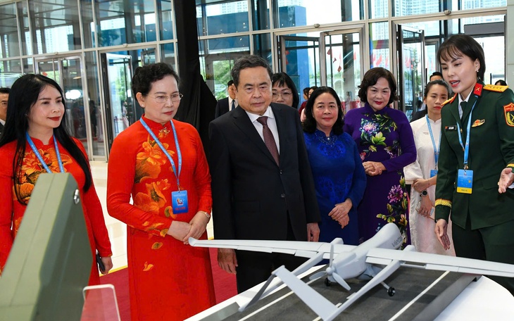 Chủ tịch Quốc hội: Phụ nữ phải trở thành chủ thể quan trọng kiến tạo tương lai đất nước- Ảnh 4.