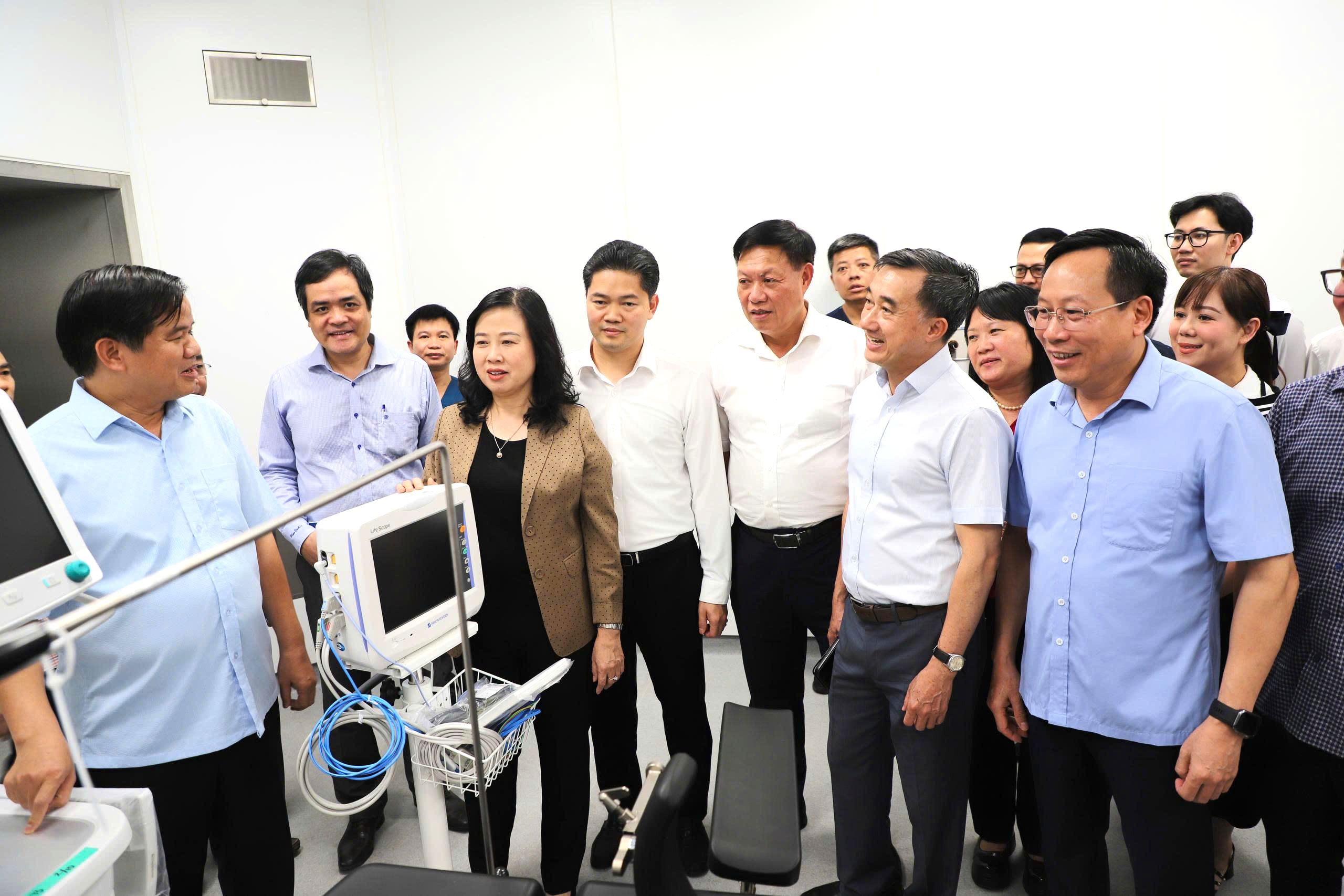Bộ trưởng Đào Hồng Lan: Quyết tâm đưa Cơ sở 2 Bệnh viện Bạch Mai vào hoạt động trong cuối tháng 6- Ảnh 1.