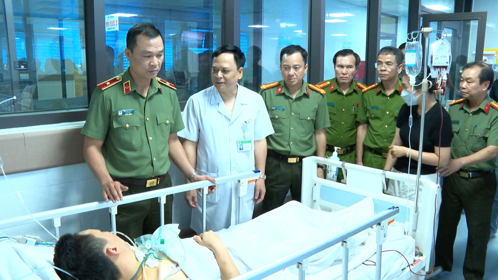 gen-h-123-178099258159160787400 Nghẹt thở chạy đua với 'tử thần', cứu sống Trung tá Công an bị đâm đứt động mạch cảnh- Ảnh 1.
