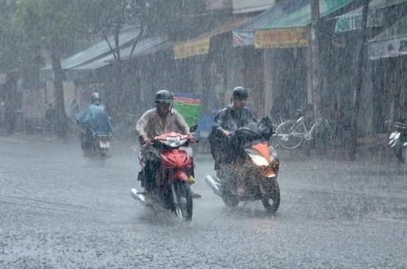 ha-noi-mua-dong-manh-chieu-toi-nay-1780485654292309845746-1 Mưa dông khu vực nội thành Hà Nội giữa cao điểm oi nóng- Ảnh 1.