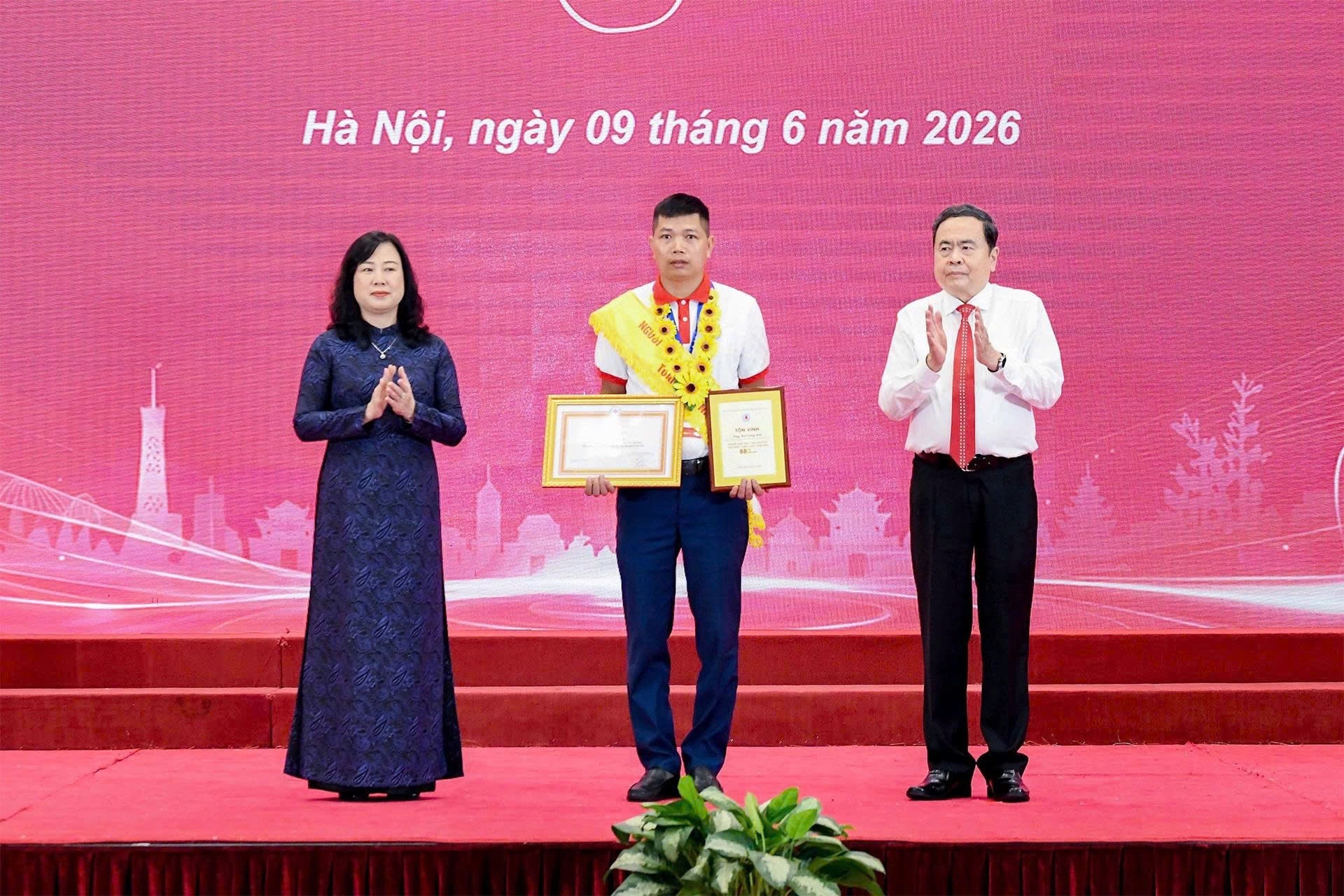 Tôn vinh 100 người hiến máu tiêu biểu toàn quốc: Lan tỏa những câu chuyện đẹp về tình người- Ảnh 3.