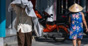 Miền Bắc, miền Trung lại nắng nóng gay gắt