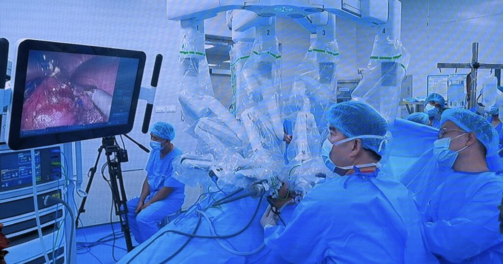 Đưa robot Da Vinci Xi vào hoạt động, thêm cơ hội tiếp cận kỹ thuật cao cho người bệnh