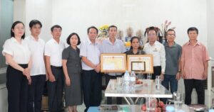 Trao bằng khen cho cá nhân, gia đình có nghĩa cử hiến tạng cứu người