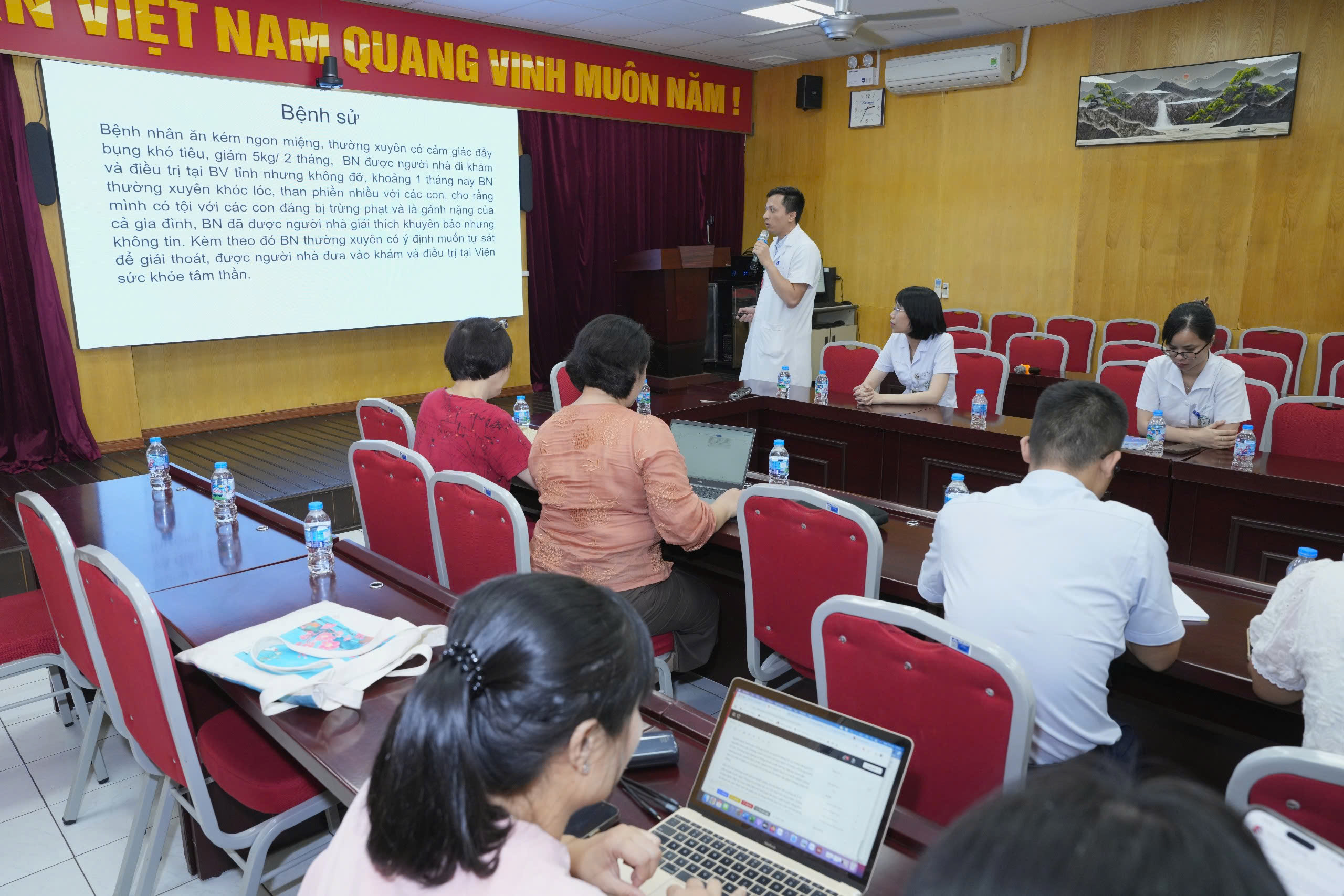 ts-hai-tam-than-1781532100856568015044 Cô đơn ở người cao tuổi: Nguy cơ âm thầm dẫn tới trầm cảm, tự sát- Ảnh 1.