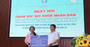 300 liều vaccine cúm đến với người dân phường Bình Tây, TPHCM