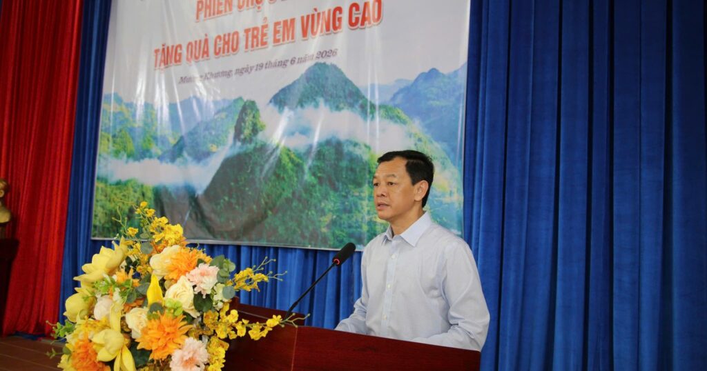 Gần 2,4 tỷ đồng đến với trẻ em khó khăn vùng biên Lào Cai qua phiên chợ 0 đồng